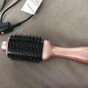 Blowout Hair Dryer Brush
